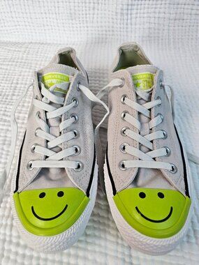 Converse Chuck Taylor All Star Low Top Smiley Face | Women's 8.5 / Men's 6.5